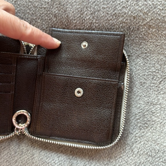 Bvlgari used zippy wallet.  Beige logo style.  Good condition! - Picture 6 of 11